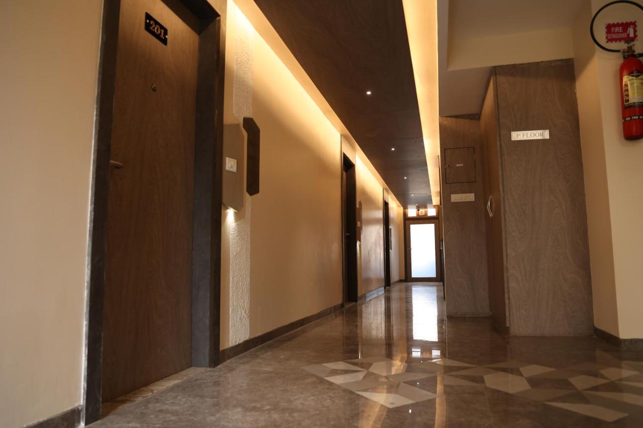 לקנאו Hotel Pinaka Inn מראה חיצוני תמונה