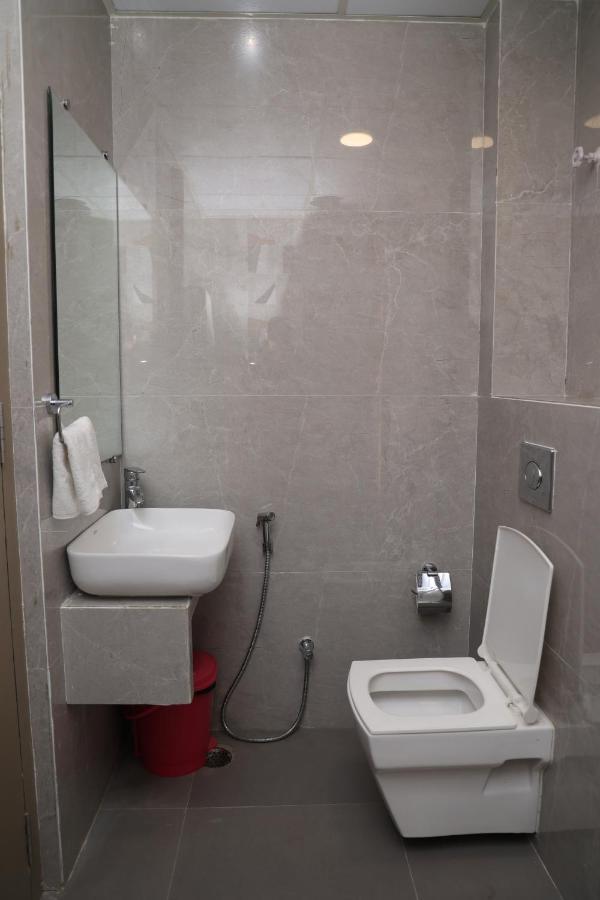 לקנאו Hotel Pinaka Inn מראה חיצוני תמונה