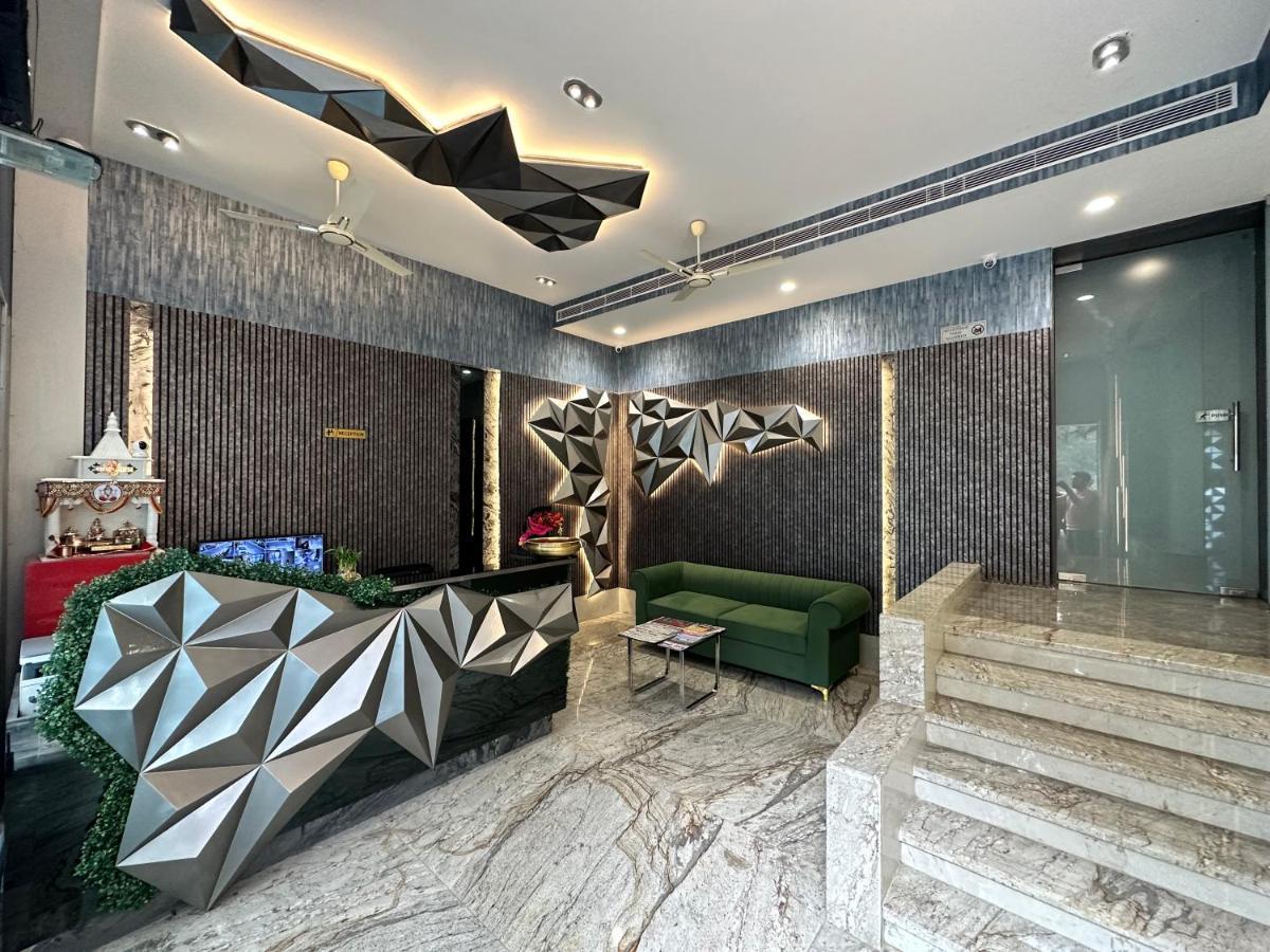 לקנאו Hotel Pinaka Inn מראה חיצוני תמונה