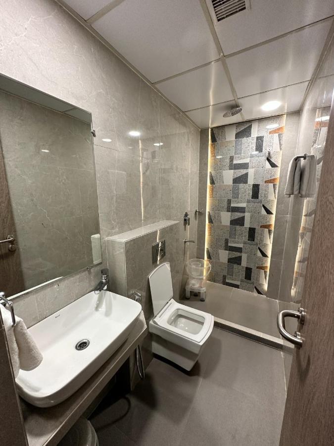 לקנאו Hotel Pinaka Inn מראה חיצוני תמונה