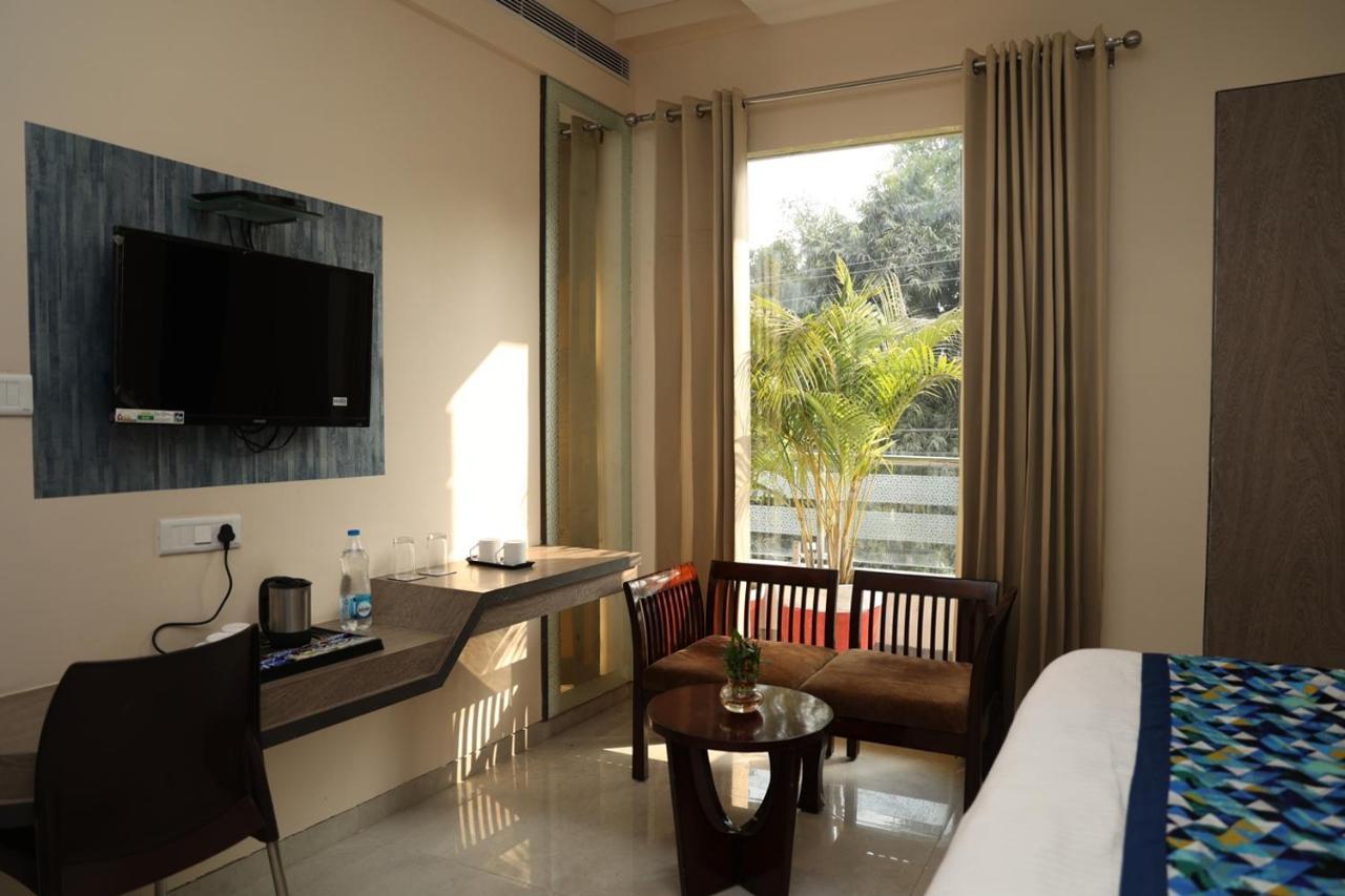 לקנאו Hotel Pinaka Inn מראה חיצוני תמונה