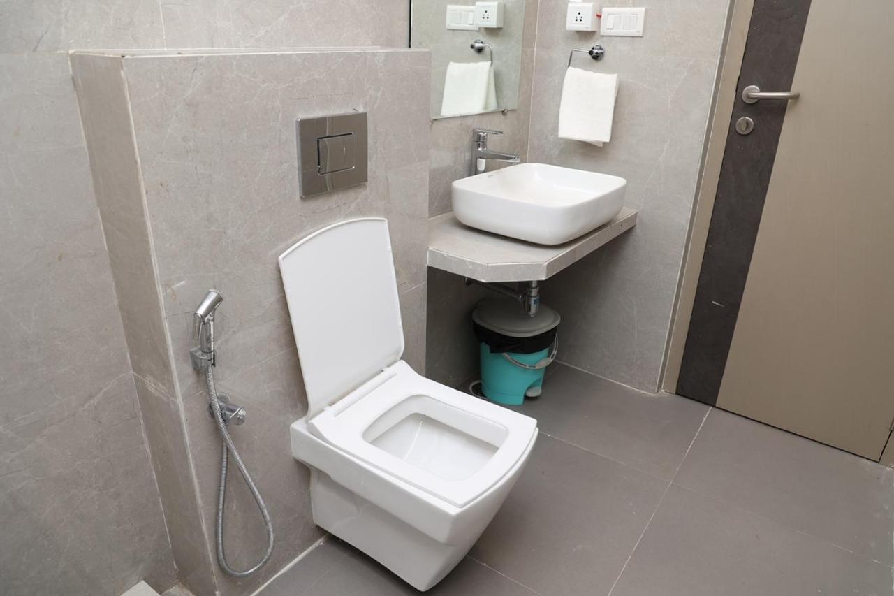 לקנאו Hotel Pinaka Inn מראה חיצוני תמונה