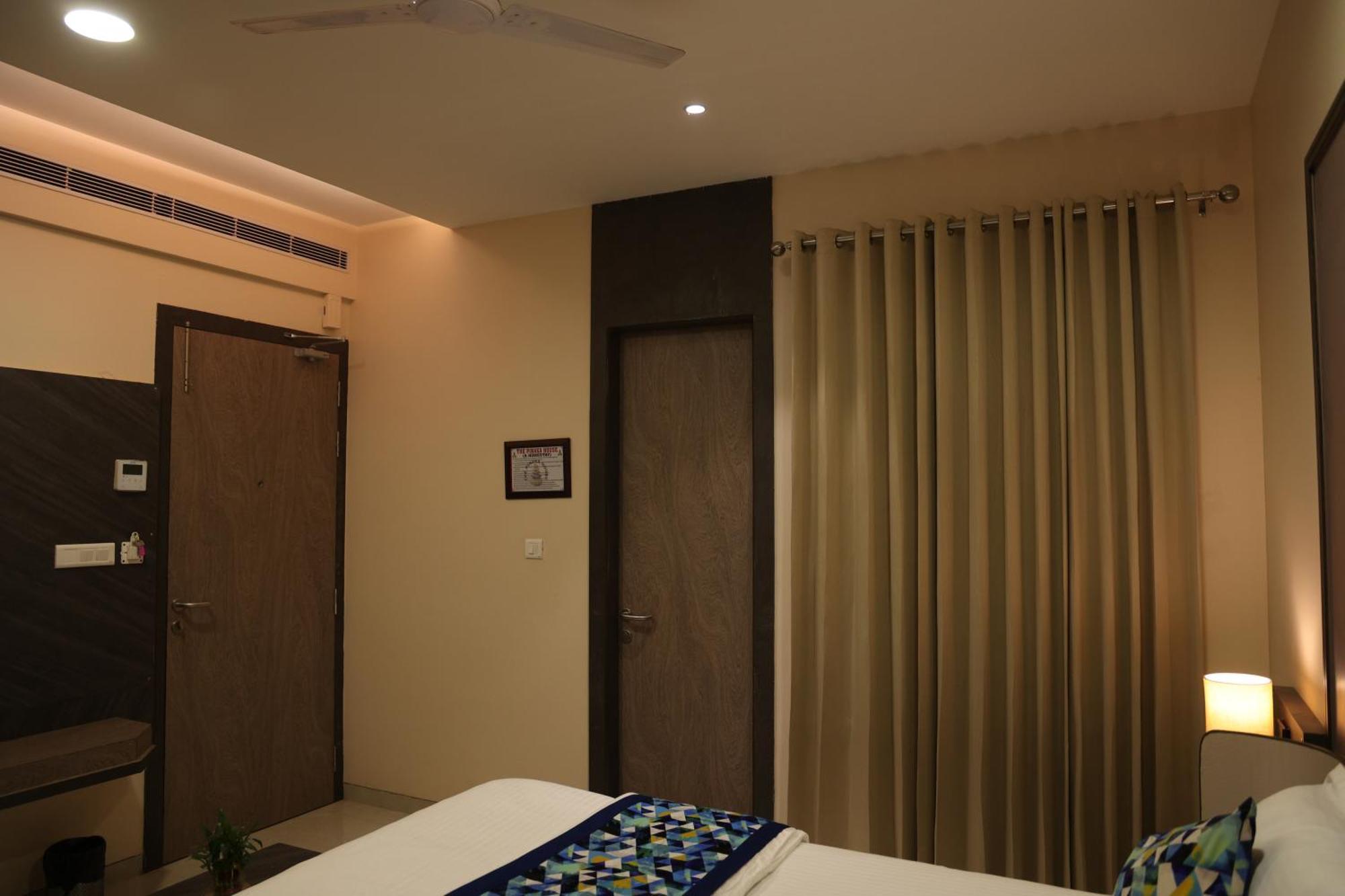לקנאו Hotel Pinaka Inn מראה חיצוני תמונה
