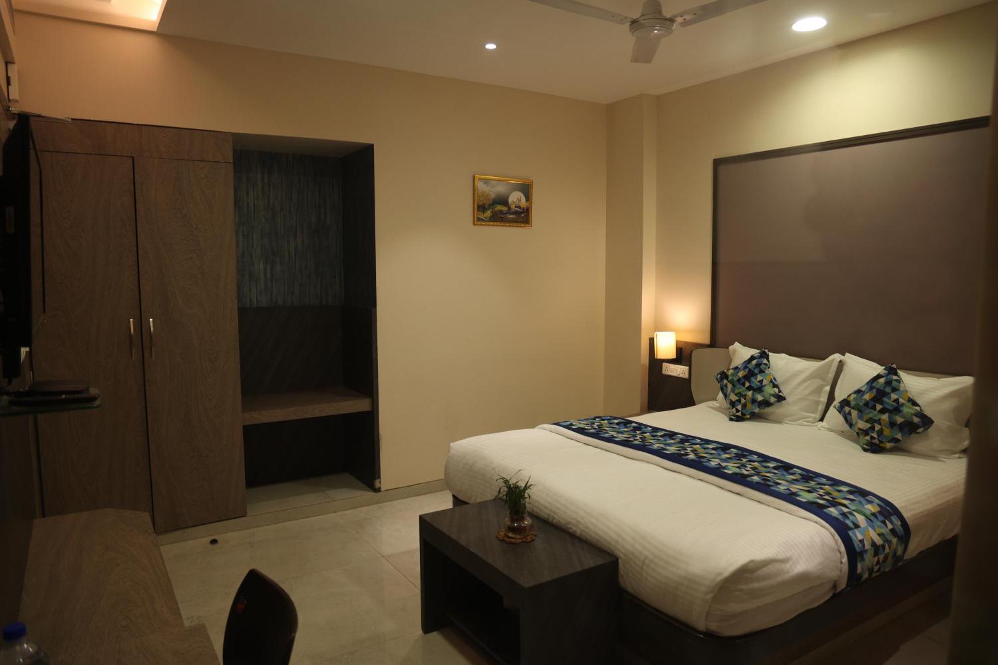 לקנאו Hotel Pinaka Inn מראה חיצוני תמונה