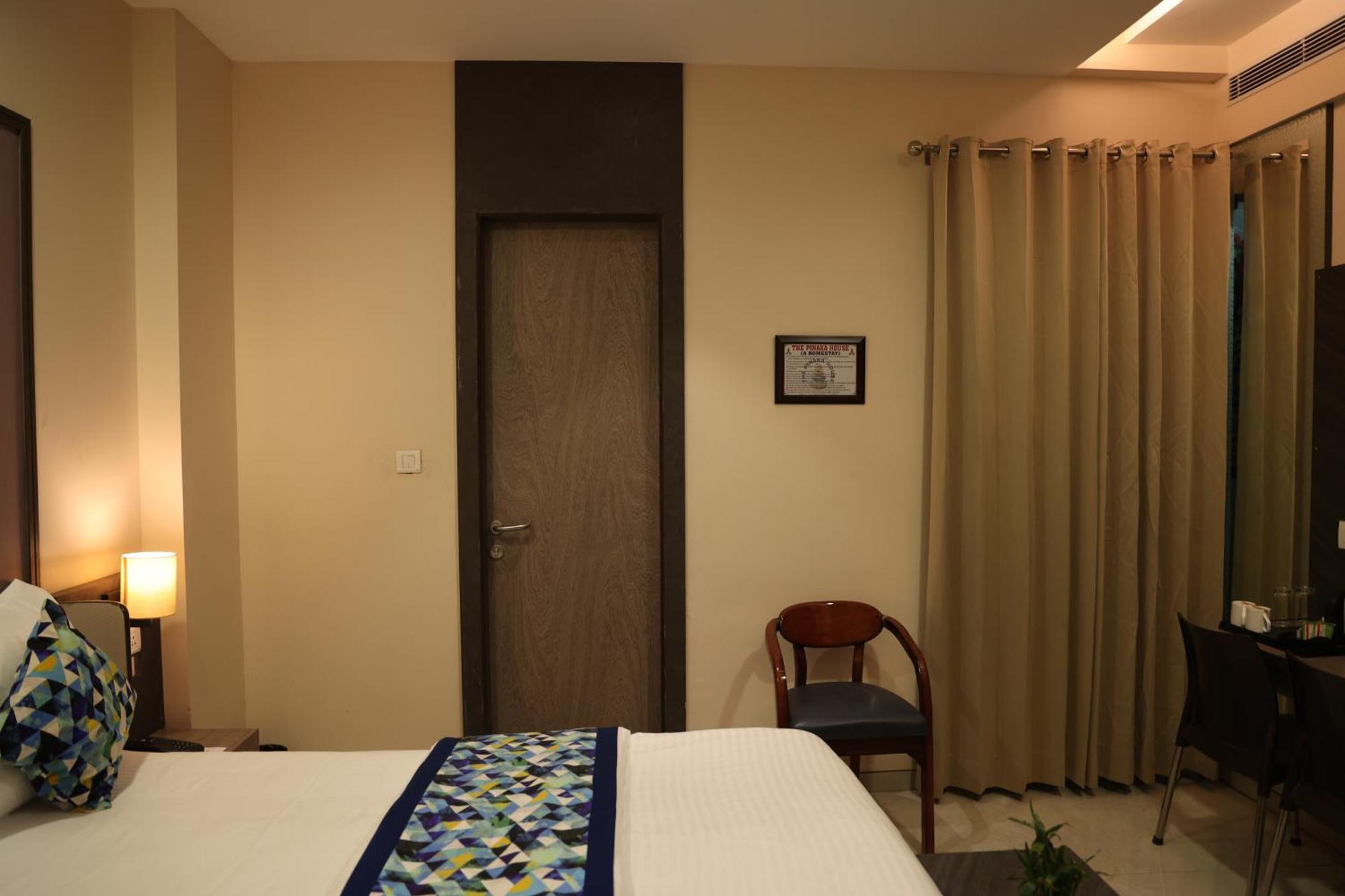 לקנאו Hotel Pinaka Inn מראה חיצוני תמונה