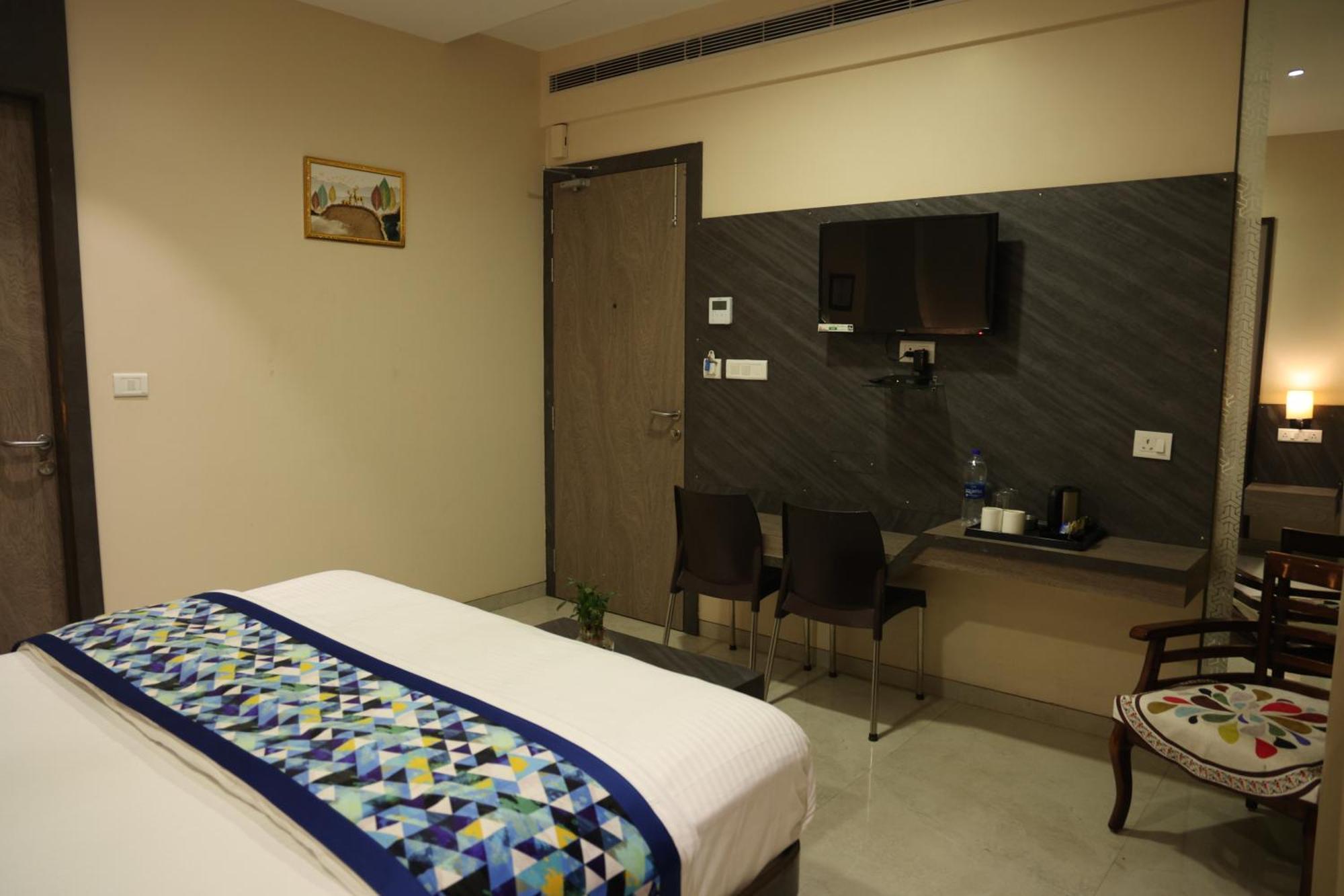 לקנאו Hotel Pinaka Inn מראה חיצוני תמונה