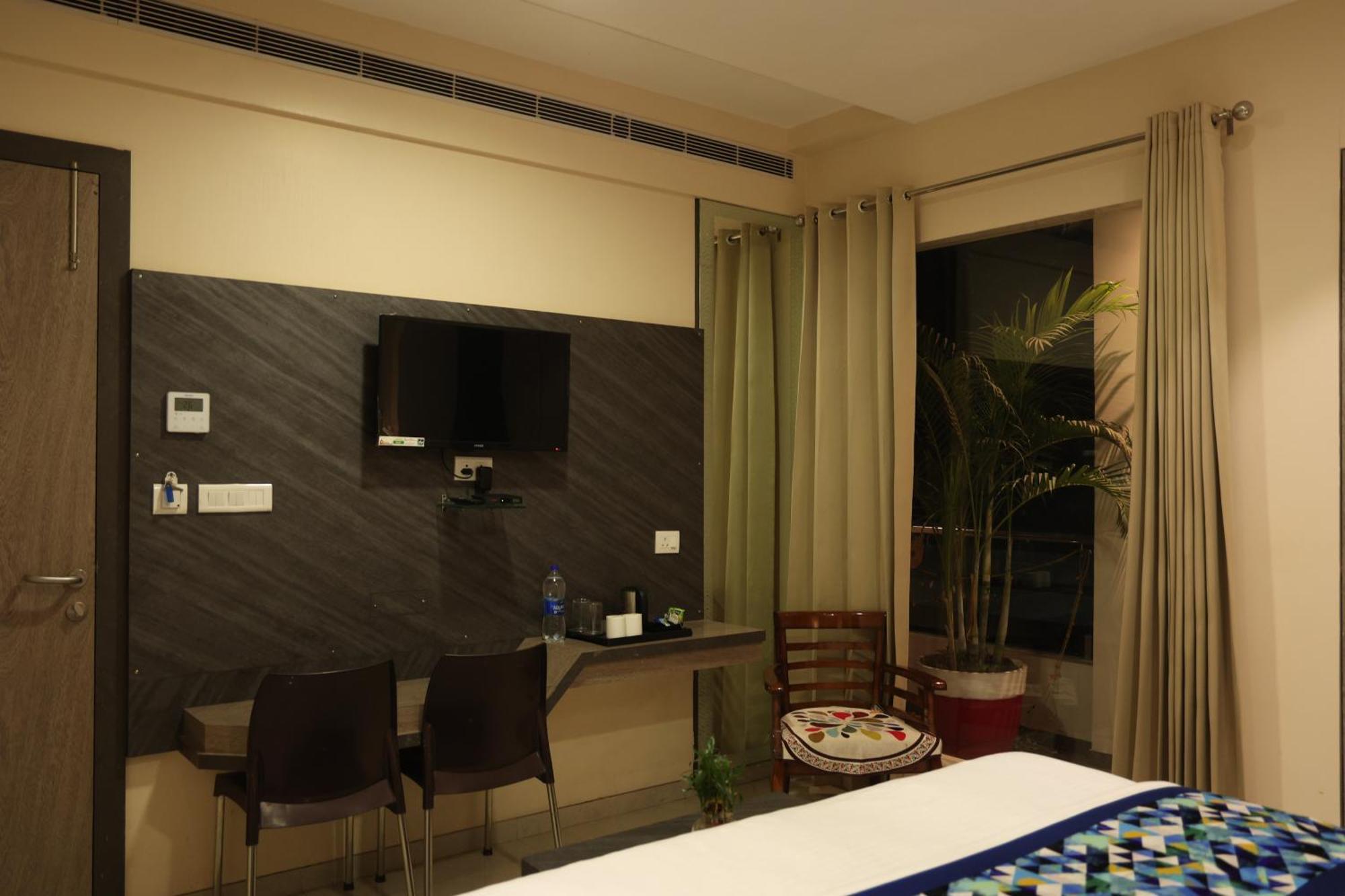 לקנאו Hotel Pinaka Inn מראה חיצוני תמונה