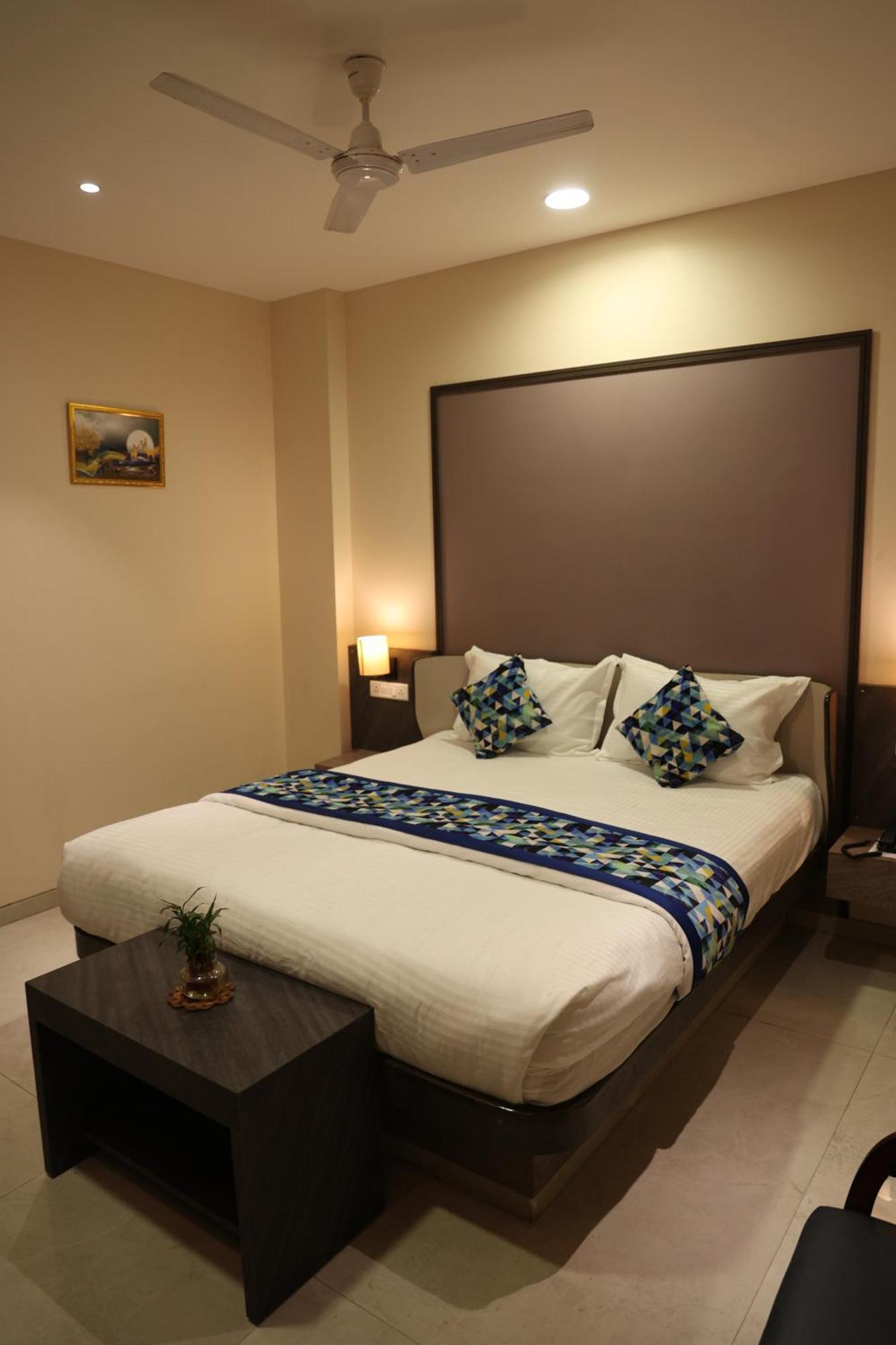 לקנאו Hotel Pinaka Inn מראה חיצוני תמונה