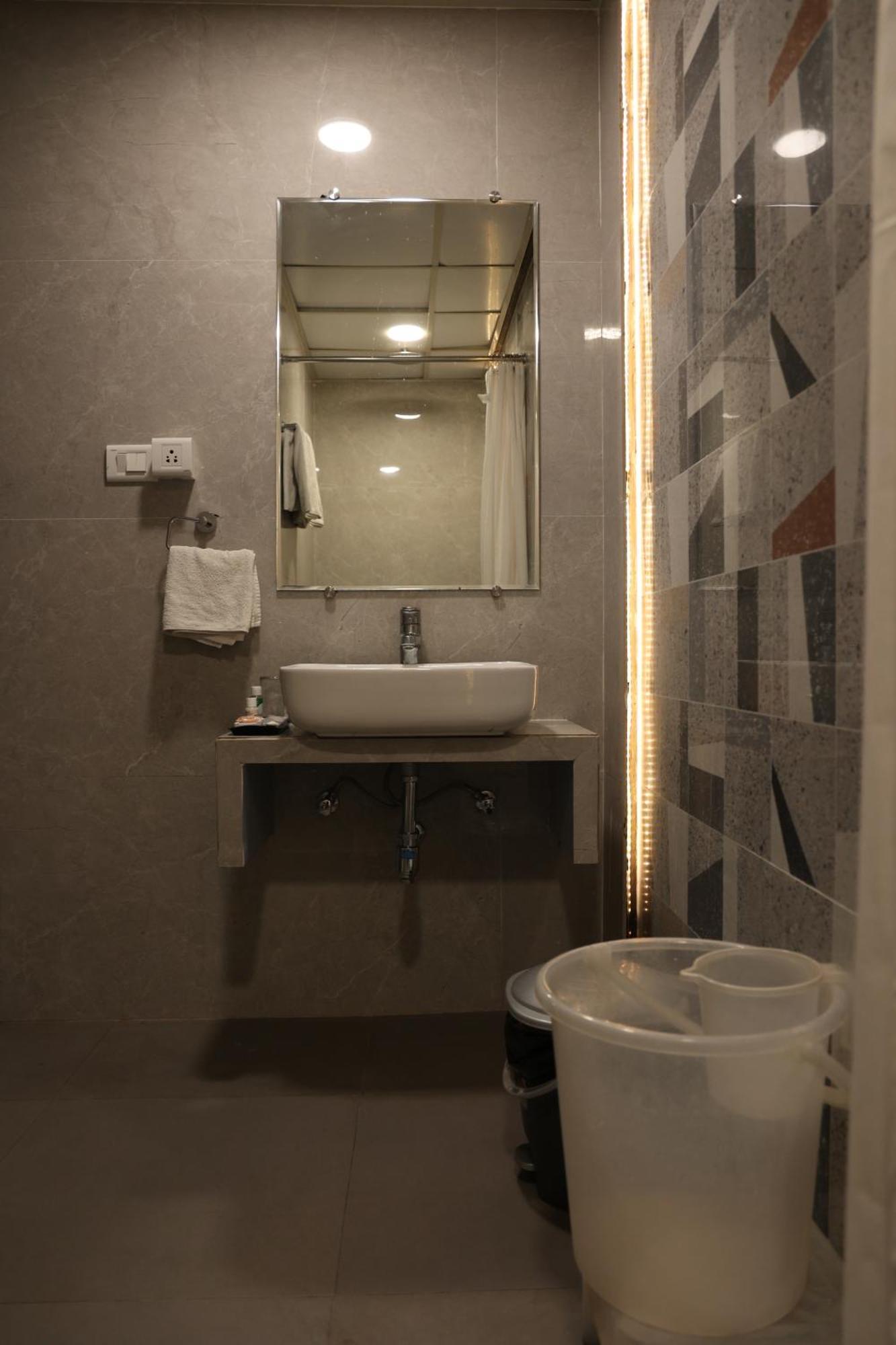 לקנאו Hotel Pinaka Inn מראה חיצוני תמונה