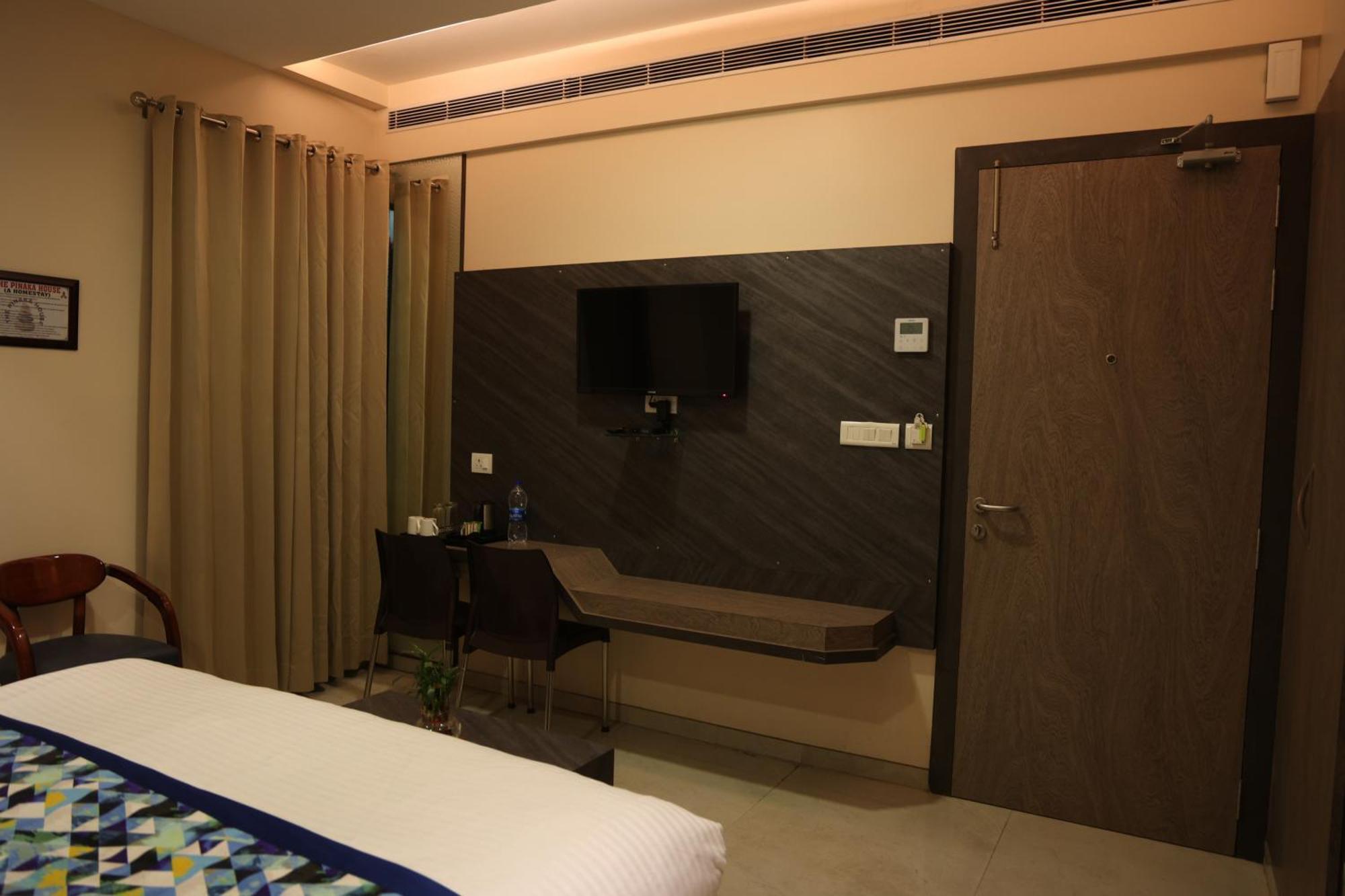 לקנאו Hotel Pinaka Inn מראה חיצוני תמונה
