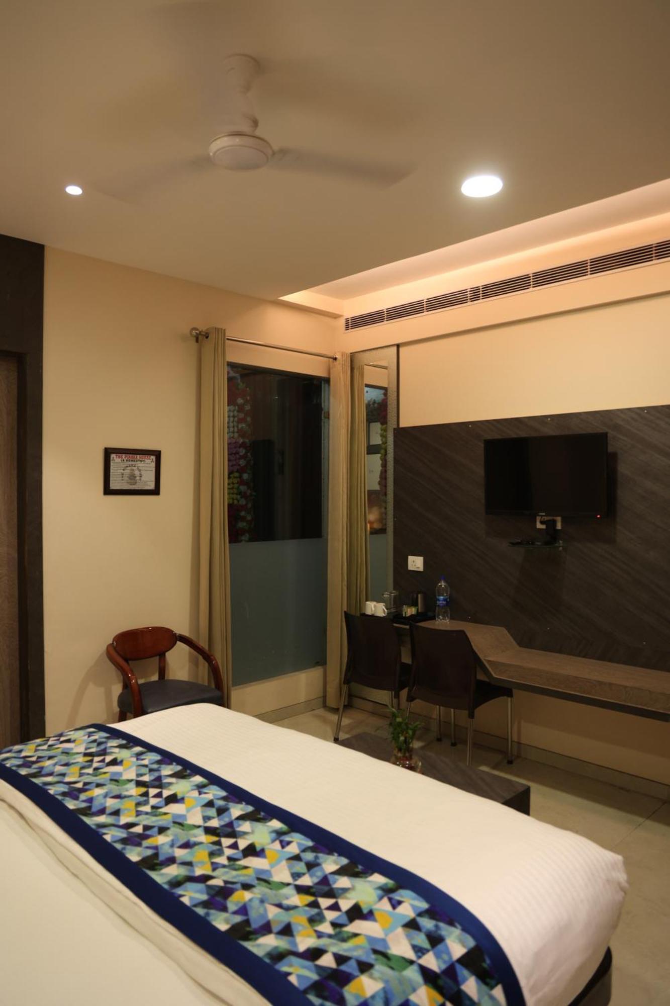 לקנאו Hotel Pinaka Inn מראה חיצוני תמונה