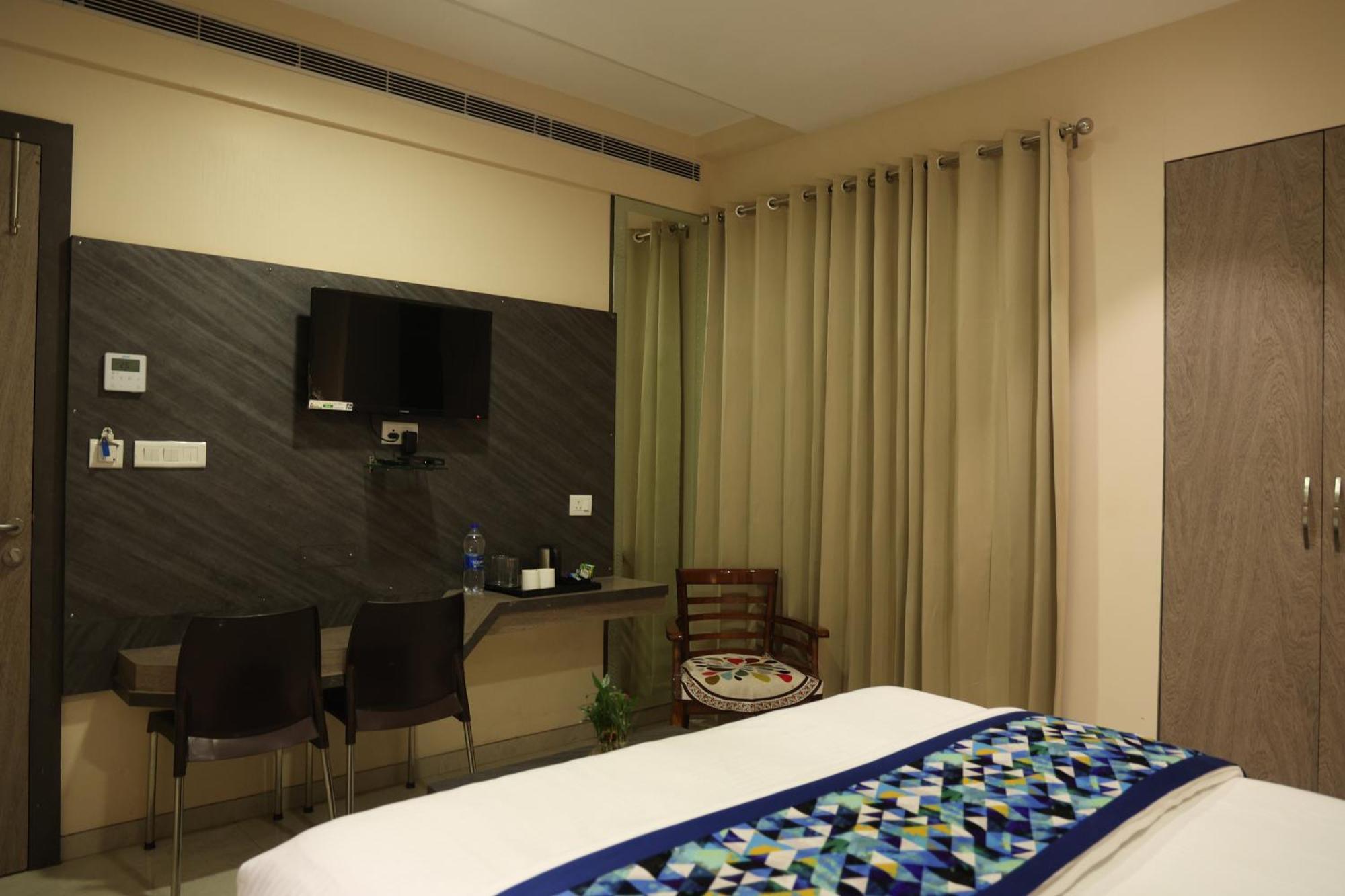לקנאו Hotel Pinaka Inn מראה חיצוני תמונה