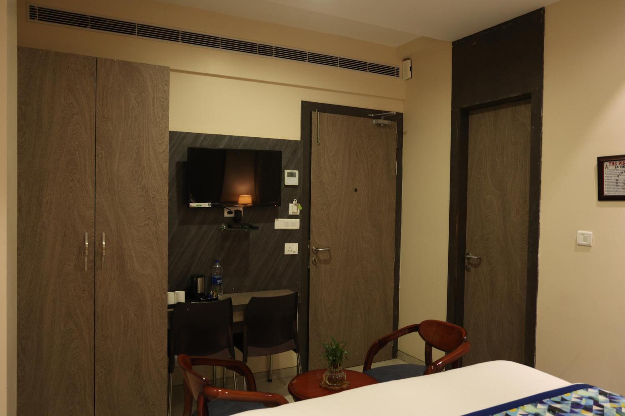 לקנאו Hotel Pinaka Inn מראה חיצוני תמונה