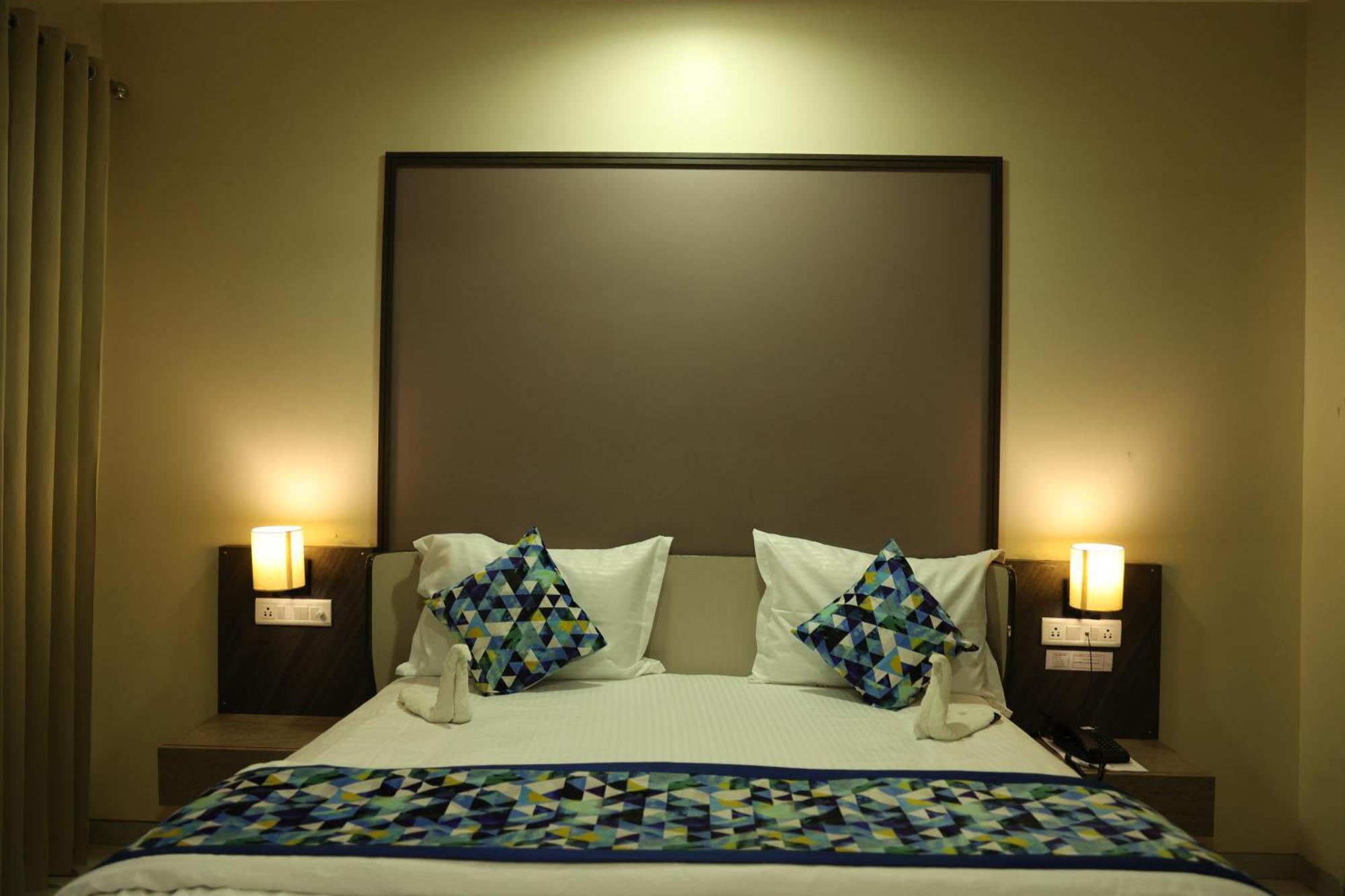 לקנאו Hotel Pinaka Inn מראה חיצוני תמונה