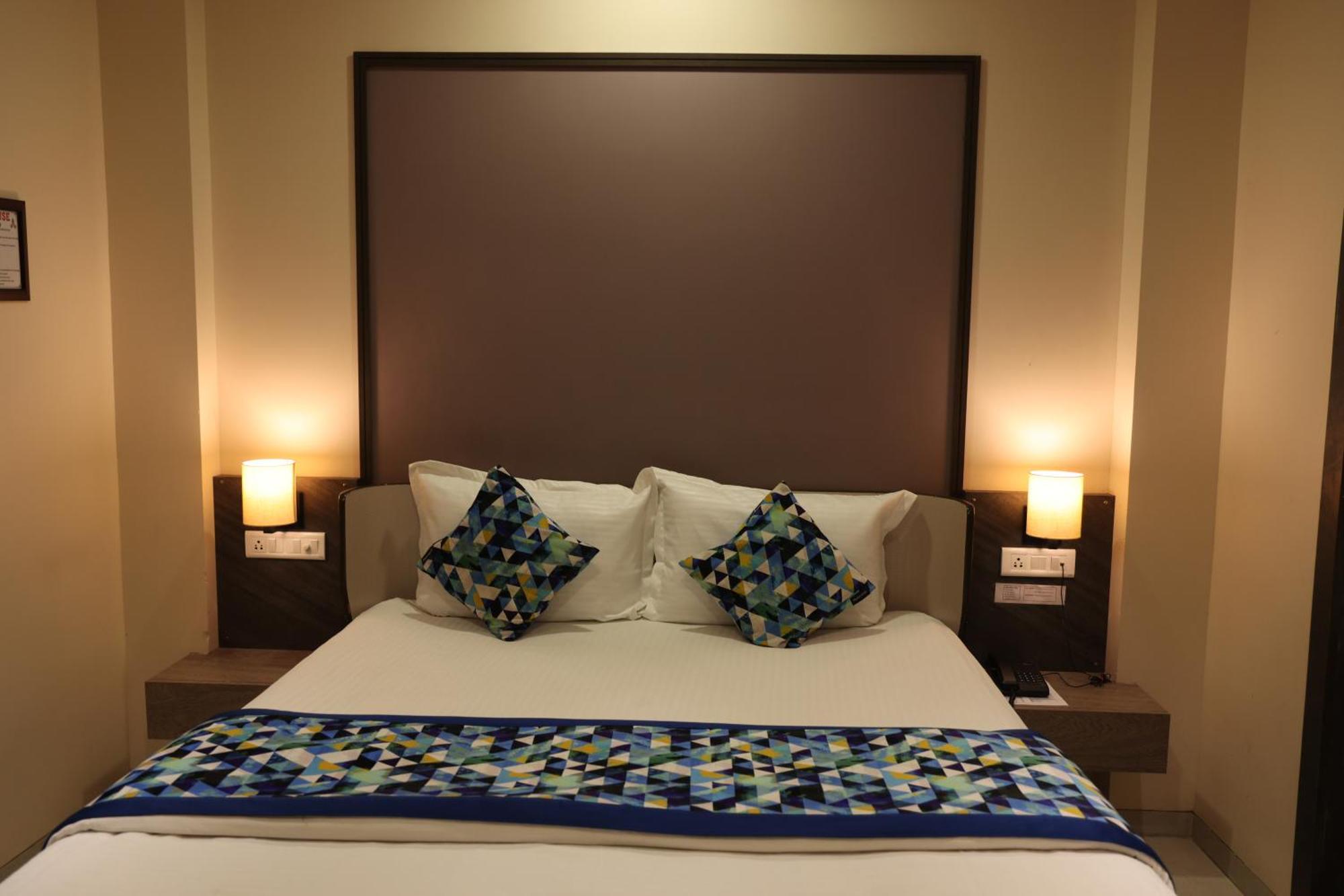 לקנאו Hotel Pinaka Inn מראה חיצוני תמונה