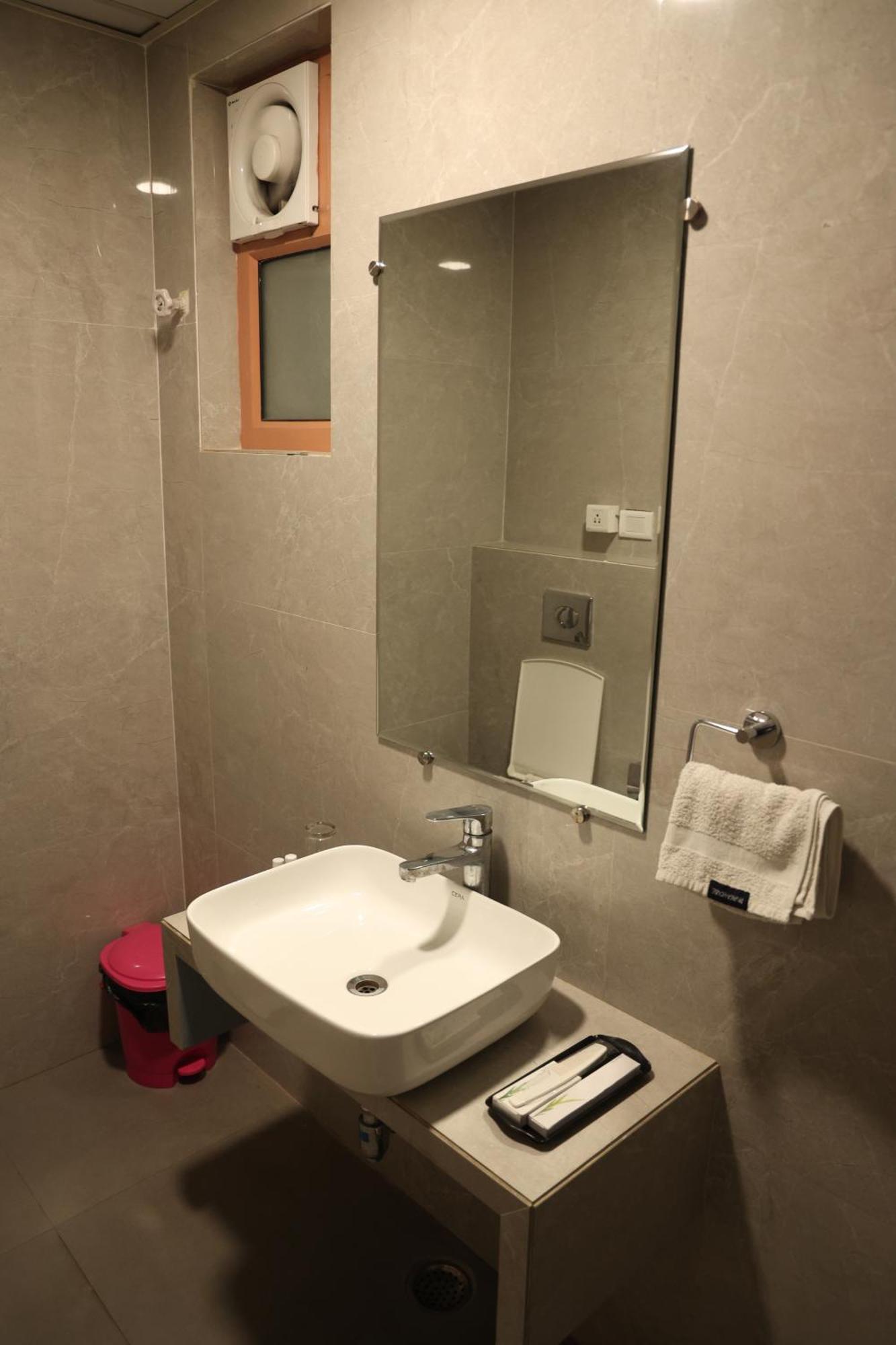 לקנאו Hotel Pinaka Inn מראה חיצוני תמונה