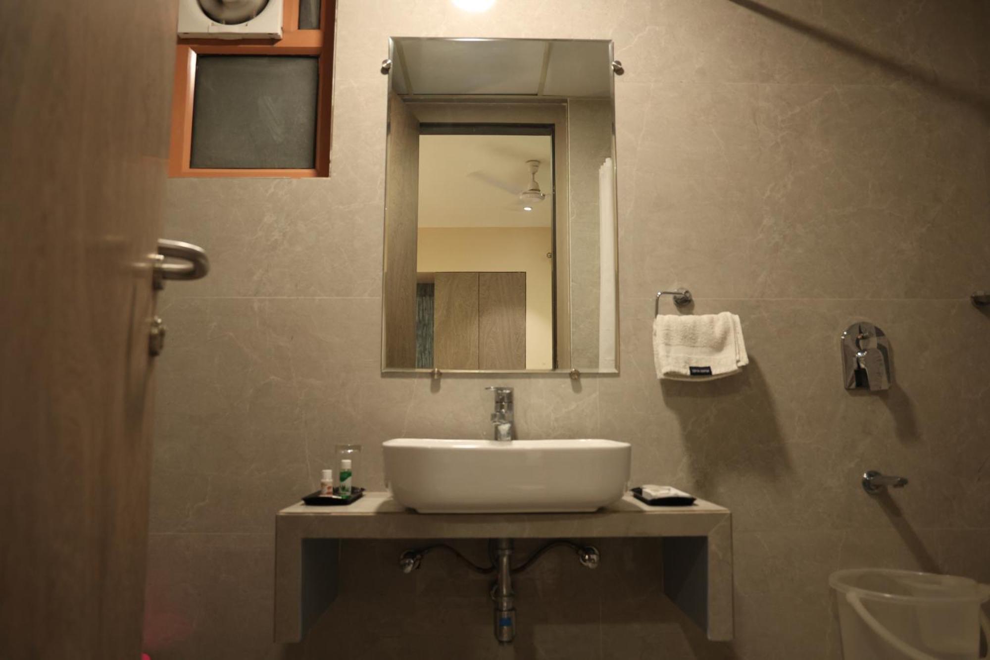 לקנאו Hotel Pinaka Inn מראה חיצוני תמונה