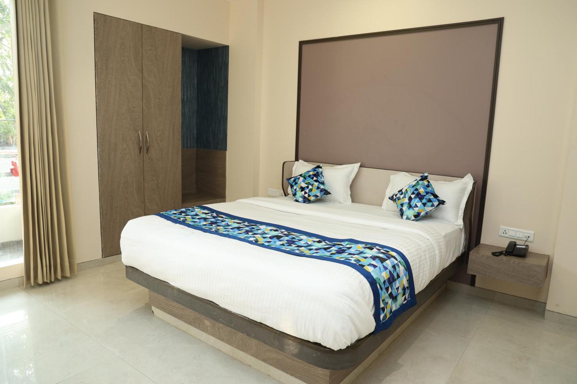 לקנאו Hotel Pinaka Inn מראה חיצוני תמונה